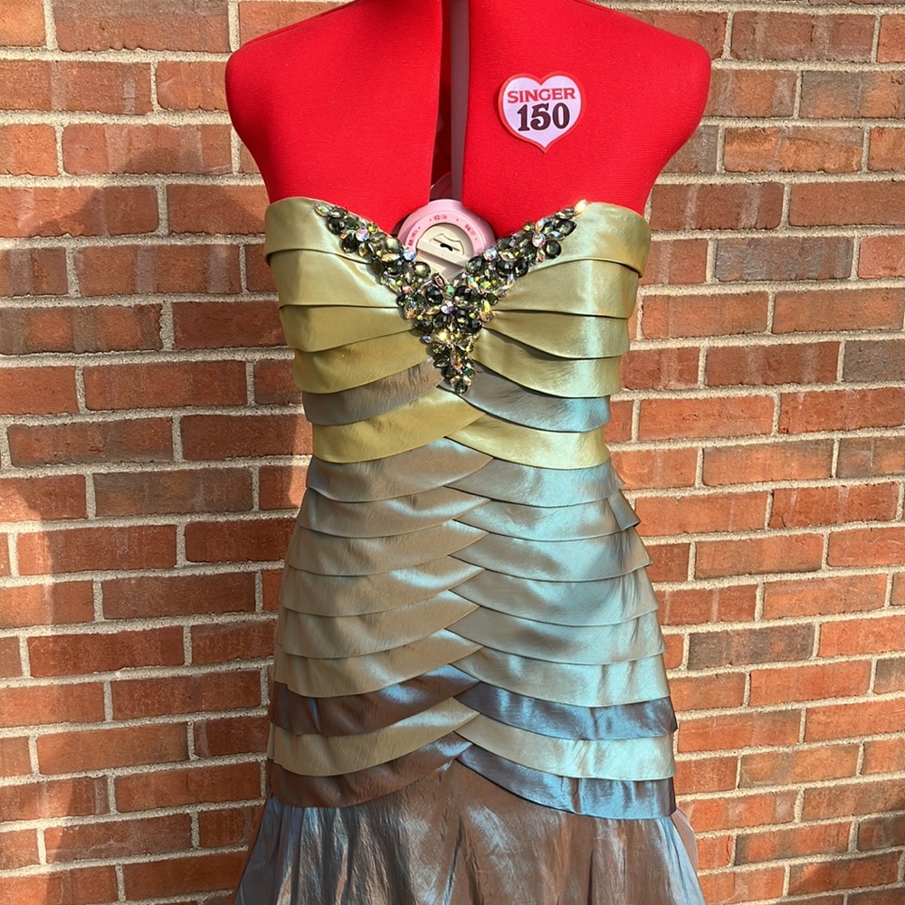 NWOT sz 12 Mori Lee multi green taffeta gown